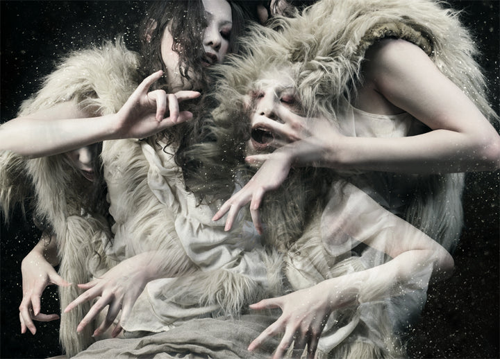 Poster - Wolf daughters