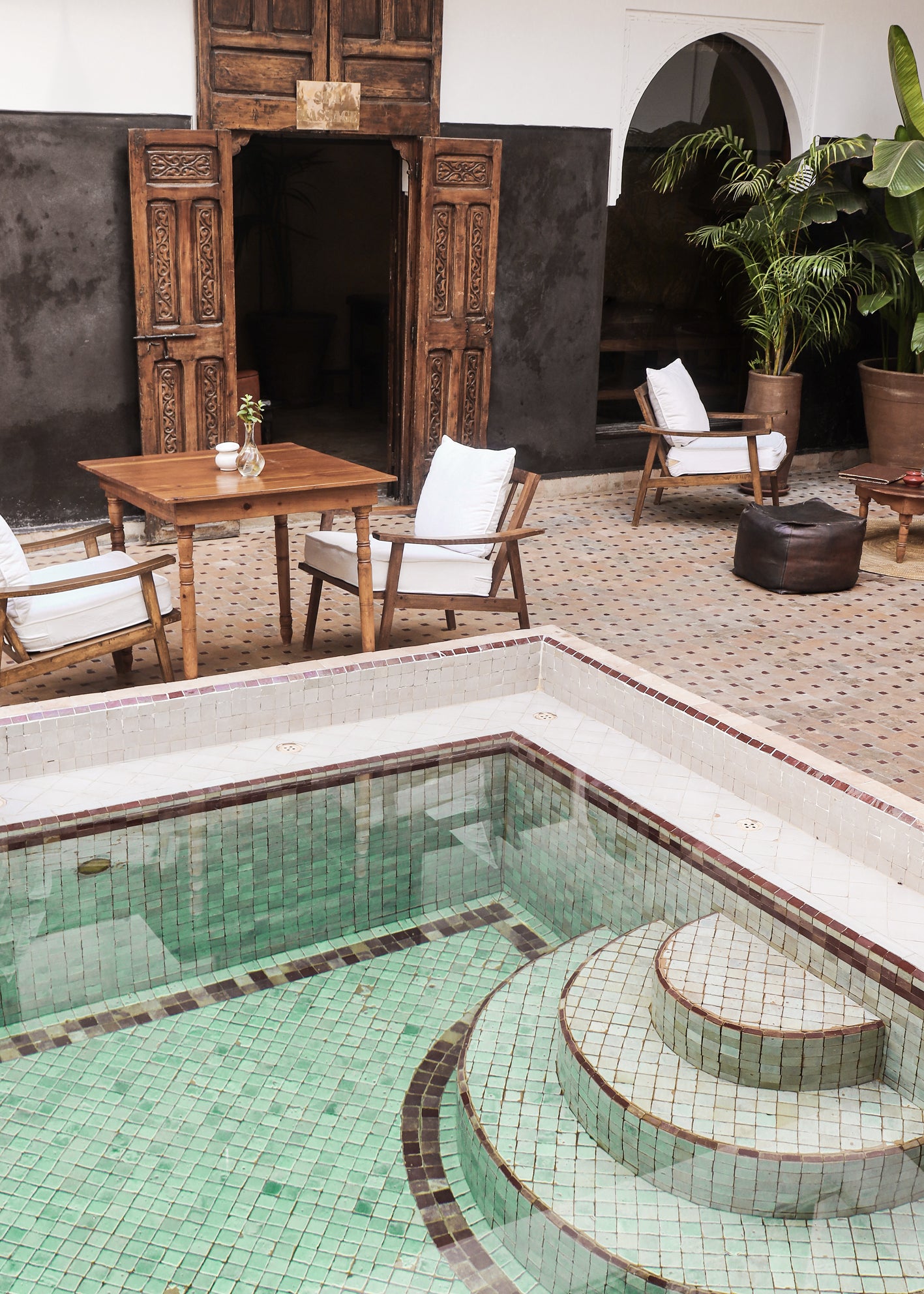 Ljuddämpande tavla - Poolside Serenity