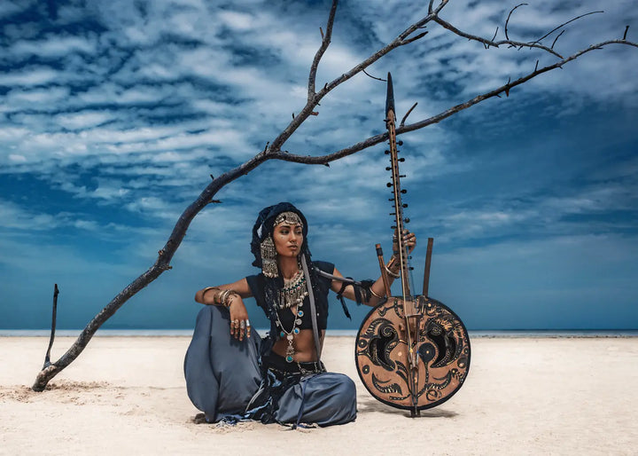 Canvastaulu - Tribal Woman in Desert