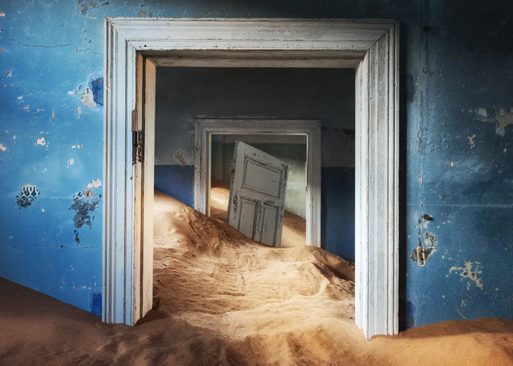 Canvastaulu - Sand Filled Doorway