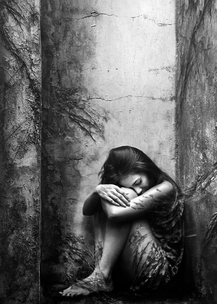 Juliste - Hiding