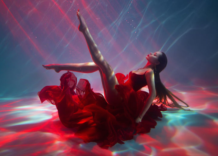 Canvastavla - Floating in Scarlet